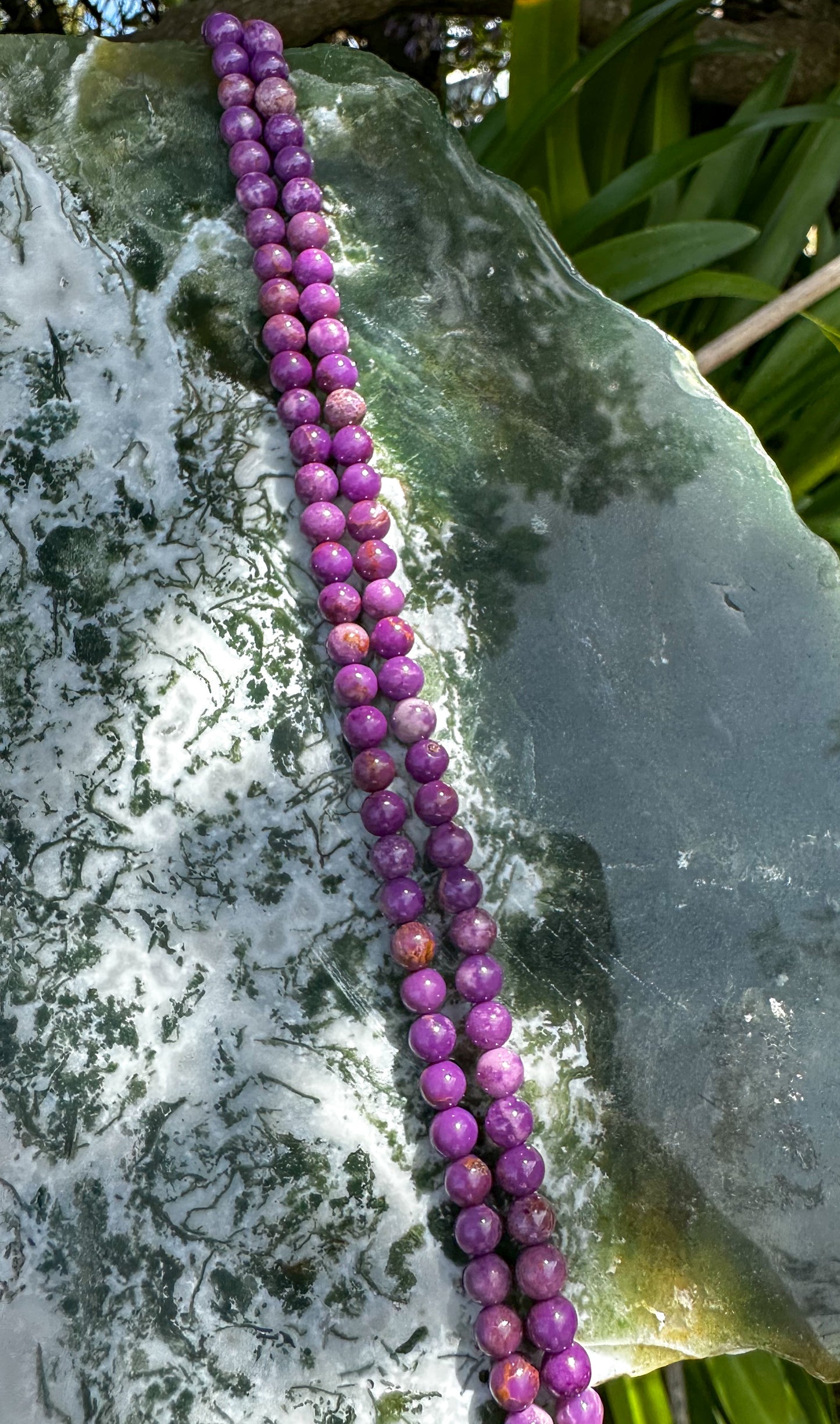 Phosphosiderite bead strand