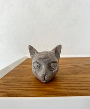 Load image into Gallery viewer, Jasper Cat Head
