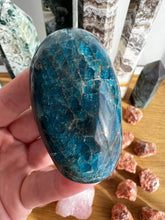 Load image into Gallery viewer, Blue Apatite Palmstone
